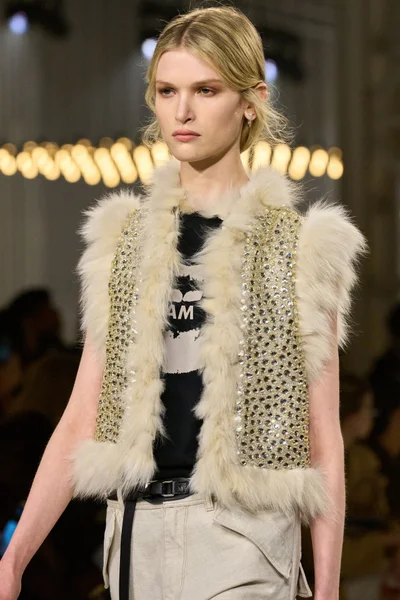 Look 49
